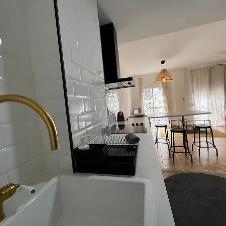 2-bedroom Sunny Flat *